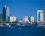 Bateaux à l'horizon de port et la ville de San Diego, Californie, États-Unis d'Amérique, l'Amérique du Nord