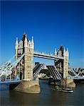 Ouverture de Tower Bridge, Londres, Angleterre, Royaume-Uni, Europe