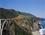 La côte et le pont de Bixby Pacific Highway, Route 1, Californie, États-Unis d'Amérique