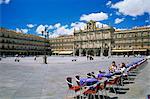 Deux filles à table de café, Plaza Mayor, Salamanque, Castilla y Leon, Espagne, Europe