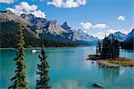 Le lac Maligne, montagnes Rocheuses, en Alberta, Canada