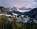 St. Magdalena et Geisslerspitzen, 3060m, Val de Funes, montagnes des Dolomites, Trentin-Haut-Adige, Adige (Tyrol), Italie, Europe