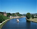 Vieille ville et la rivière Sarre, Saarburg, Rhénanie-Palatinat (Rhénanie-Palatinat), Allemagne, Europe