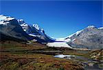 Landschaft der Sunwapta Lake und Athabasca Gletscher im Jasper-Nationalpark in den Rocky Mountains, UNESCO World Heritage Site, Alberta, Kanada, Nordamerika