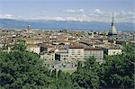 Centre ville et les Alpes, Torino (Turin), Piemonte (Piémont), Italie, Europe