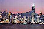 Skyline du Central, Hong Kong Island, au crépuscule, Hong Kong, Chine, Asie