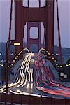 Verkehr auf der Golden Gate Bridge in der Abenddämmerung, San Francisco, California, Vereinigte Staaten von Amerika (U.S.A.), Nordamerika