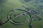 Vue aérienne d'Avebury, patrimoine mondial de l'UNESCO, dans le Wiltshire, Angleterre, Royaume-Uni, Europe