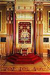 Trône en Reine de ' Robing ' chambre, les chambres du Parlement, Westminster, Londres, Royaume-Uni, Europe