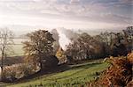 Wye River avec les Brecon Beacons dans la distance, Herefordshire, Angleterre, Royaume-Uni, Europe