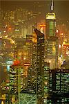 Vue aérienne des gratte-ciel de Hong Kong la nuit, Chine