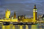 Häuser des Parlaments in der Abenddämmerung, UNESCO Weltkulturerbe, Westminster, London, England, Vereinigtes Königreich (Großbritannien), Europa