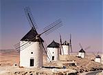 Windmühlen über das Dorf, Consuegra, Ruta de Don Quijote, Castilla-La Mancha, Spanien, Europa