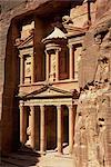 Al Khazneh, taillées dans la roche bâtiment appelé le Trésor, le site archéologique, Petra, patrimoine mondial de l'UNESCO, Jordanie, Moyen-Orient