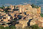 Vue sur le village de Roussillon, Vaucluse, Provence, France, Europe