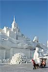 Tour de traîneau à chiens à la neige et le Festival de sculptures de glace à Sun Island Park, Harbin, Heilongjiang Province, Chine, Chine, Asie