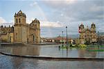 La cathédrale et El Triunfo, Plaza de Armas, Cusco, Pérou, en Amérique du Sud