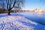 Île Strelecky, la rivière Vltava et la vieille ville en hiver, Mala Strana, Prague, République tchèque, Europe