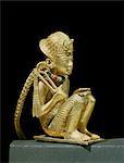 Minuscule statuette or massif d'Aménophis III, trouvé dans un cercueil momiforme petit dans la tombe du pharaon Toutankhamon, découvert dans la vallée des rois, Thèbes, Afrique du Nord Afrique