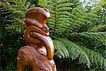 Maori Holzschnitzerei, Schiffe Cove, Marlborough Sounds, Südinsel, Neuseeland, Pazifik