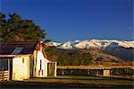 Bauernhof und Dunstan Range, Central Otago, Südinsel, Neuseeland, Pazifik