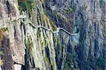 Sentier le long de la roche sont confrontés, nuage blanc scenic area, Huang Shan (montagne jaune), patrimoine mondial UNESCO, Province d'Anhui, Chine, Asie