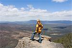 Randonneuse sur le balcon, le Parc National de Grampians, Victoria, Australie, Pacifique