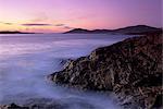 Sonnenuntergang über Sound Taransay, Westküste von South Harris, Äußere Hebriden, Schottland, Vereinigtes Königreich, Europa