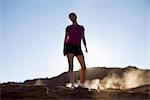 Frau, jogging, Monument Valley Navajo Tribal Park, Arizona, Utah Grenze, Vereinigte Staaten von Amerika, Nordamerika