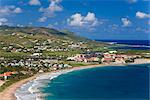 Erhöhten Blick über Frigate Bay und Fregatte Beach North, St. Kitts, Leeward-Inseln, West Indies, Caribbean, Mittelamerika