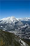 Vue sur Banff et la vallée de la Bow, entouré par les montagnes Rocheuses, depuis le sommet du Mont Sulphur, Parc National Banff, patrimoine mondial de l'UNESCO, Alberta, Canada, Amérique du Nord