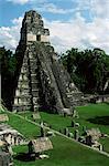 Temple of the Great Jaguar in the Grand Plaza, Mayan ruins, Tikal, UNESCO World Heritage Site, Peten, Guatemala, Central America