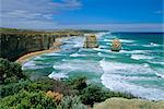 Sea Stacks auf die zwölf Apostel auf rasch Erodieren Küste, Port-Campbell-Nationalpark, Great Ocean Road, Victoria, Australien