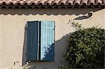 La Mas, maison provençale moderne Style traditionnel. Détail de la fenêtre. Architecte : Chris Rudolf