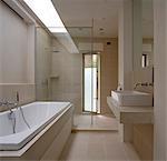 House in Kent, Bathroom. Lynn Davis Architects