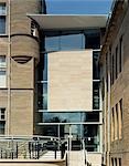 Carnelley Link Building, Dundee University, Scotland. Exterior entrance. Architect: Nicoll Russell Studios