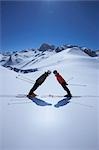 Note de couple dans le paysage de montagne