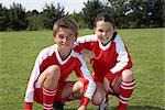 Zwei junge Fußballer