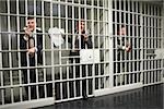 Hommes d'affaires en prison