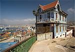 Maison donnant sur le port, Valparaiso, Chili