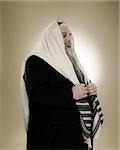 Rabbiner tragen einen Gebet Schal