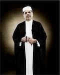 Porträt eines muslimischen Mannes halten Gebetskette