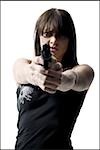 Gewalttätige Frau mit einer Pistole