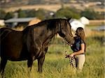 Frau und ein Pferd