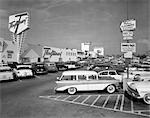 1950ER JAHRE EINKAUFS-CENTER PARKPLATZ