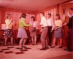 ANNÉES 1960 TEENAGE PARTY GROUPE DANSE