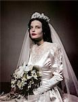 1940s 1950s PORTRAIT BRUNETTE BRIDE BRIDAL GOWN BOUQUET