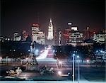 ANNÉES 60 NOCTURNE SKYLINE PHILADELPHIE DU MUSÉE D'ART SE TOURNENT VERS LA MAIRIE BENJAMIN FRANKLIN PARKWAY