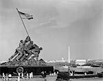 1960ER JAHRE MARINE CORPS DENKMAL MIT WASHINGTON DC SKYLINE IM HINTERGRUND