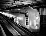 1930s ANGLED VIEW OF NEW YORK CENTRAL STREAMLINED PASSENGER TRAIN